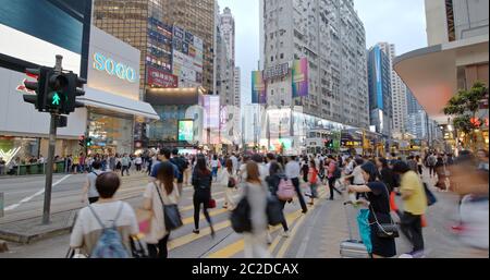 Causeway Bay, Hong Kong 21 mai 2019 : rue de la ville de Hong Kong la nuit Banque D'Images