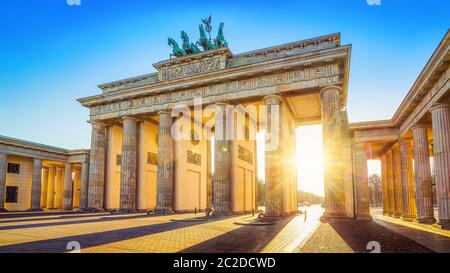 la célèbre porte de brandebourg au coucher du soleil, berlin Banque D'Images