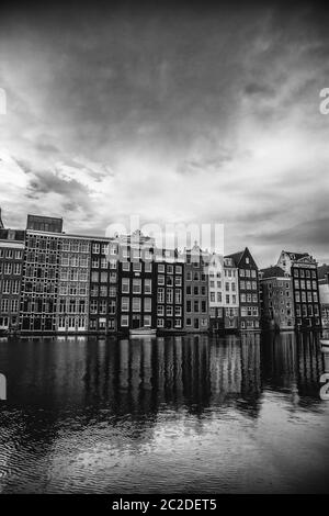 AMSTERDAM, Pays-Bas - le 06 septembre 2018, la construction de la gare centrale. Le bâtiment de la gare centrale est l'une des attractions architecturales de t Banque D'Images