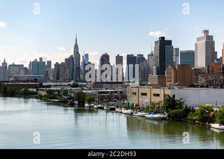 New York, NEW YORK / USA - 01 juin 2018 : Manhattan Midtown skyline de reines sur un après-midi clair Banque D'Images