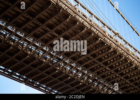 New York, ville / USA - 10 juil 2018 : Pont de Brooklyn vue rapprochée de Brooklyn Bridge Park Dumbo Banque D'Images