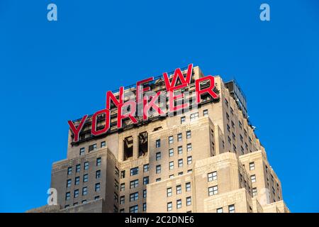 New York / USA - 13 juil 2018 : New Yorker signe de bâtiment de l'hôtel Wyndham à midtown Manhattan Banque D'Images