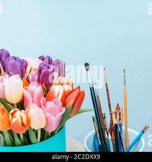 Fleurs Floristics bouquet de tulipes colorées. Gros plan. Banque D'Images