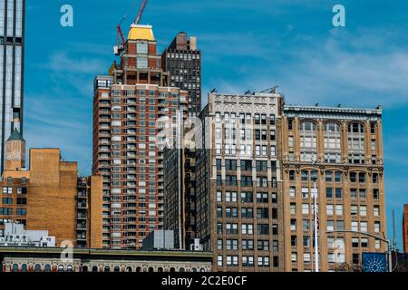 Vue générale des immeubles d'appartements de Madison Square North depuis le parc Madison Square dans le quartier de Flatiron, New York City Banque D'Images