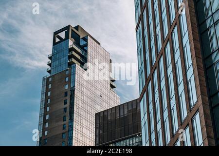 Vue sur les appartements de luxe Abington House depuis High Line Park à Chelsea, New York Banque D'Images