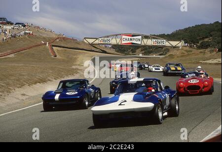 Chevrolet Stingray Grand-Sport des années 60 lors des courses automobiles historiques de Monterey en 1987, Laguna Seca California. Banque D'Images