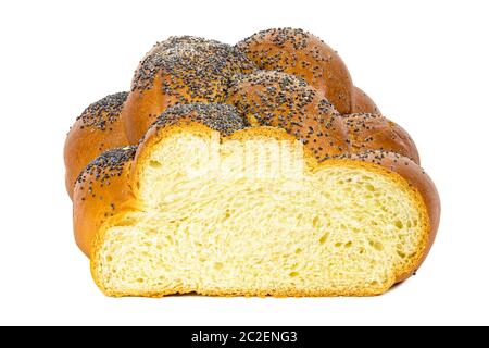 Tranches de pain challah frais isolé sur fond blanc avec clipping path Banque D'Images