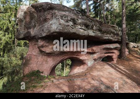 Roches dévilâtres - formation de roches bizarre, Mieroszow, district de Walbrzych, Voïvodeship de Silésie inférieur, Pologne Banque D'Images