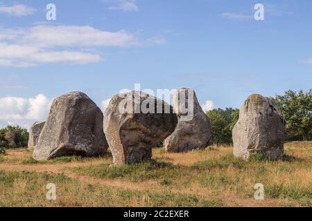 Alignements de Kermario, rangées de pierres - Menhirs, le plus grand site mégalithique du monde, Carnac, Bretagne, France Banque D'Images