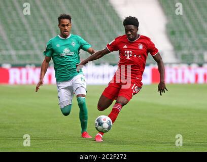 Brême, Allemagne, 16 juin 2020 v.li: Theodor Gebre Selassie (Werder Bremen) gegen Alphonso Davies (FC Bayern München). SV WERDER BREMEN - FC BAYERN MUENCHEN EN 1. Bundesliga 2019/2020, jour de match 32. © Peter Schatz / Alay Live News / Cathrin Müller/M.i.S./ Pool - les RÈGLEMENTS DFL INTERDISENT TOUTE UTILISATION DE PHOTOGRAPHIES comme SÉQUENCES D'IMAGES et/ou QUASI-VIDÉO - agences de presse nationales et internationales HORS usage éditorial SEULEMENT Banque D'Images