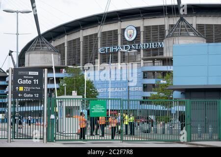 Manchester, Royaume-Uni. 17 juin 2020. Le stade Etihad est vu avant le match de Manchester City Arsenal alors que la Premier League revient 100 jours après qu'il ait été réduit face au coronavirus, Manchester, Royaume-Uni. Crédit : Jon Super/Alay Live News. Banque D'Images
