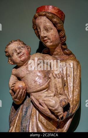 Saint Mary et l'enfant médiéval, sculpture peinte du XIV ème siècle Musée national d'Art Wrocław Basse-Silésie Pologne Banque D'Images