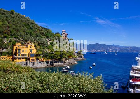 Villas en bord de mer près de Portofino en Italie à l'été. Ligurie Banque D'Images