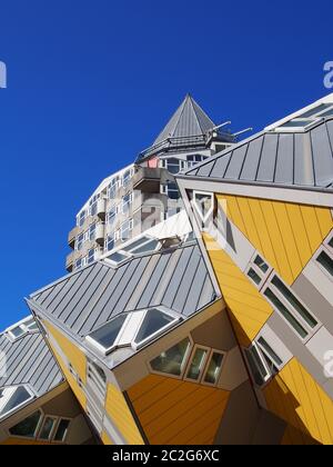 Vue sur le cube jaune maisons Banque D'Images