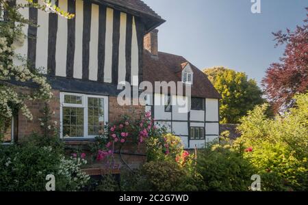 Chalets anciens dans le village de Hawkhurst, Kent, UK Banque D'Images