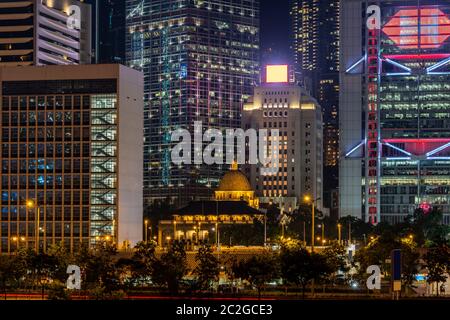 Paysage urbain d'un horizon de Hong Kong et de gratte-ciel de Hong Kong centre-ville la nuit Chine Banque D'Images