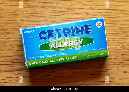 Boîte de 30 comprimés de fébrile de foin d'allergie de cétrine fabriqués par Rowex. IL S'AGIT D'UNE IMAGE, PAS DU PRODUIT. Banque D'Images