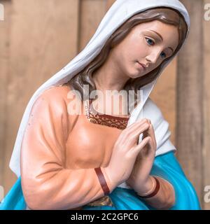 La Bienheureuse Vierge Marie dans Christmas Nativity scene Banque D'Images