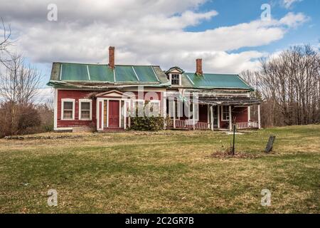 Une ancienne ferme à Phillipston, Massachusetts, a besoin d'être réparée Banque D'Images