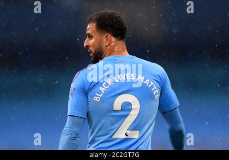 Kyle Walker de Manchester City avec « Black Lives Matter » écrit sur le dos de son maillot lors du match de la Premier League au Etihad Stadium, Manchester. Banque D'Images