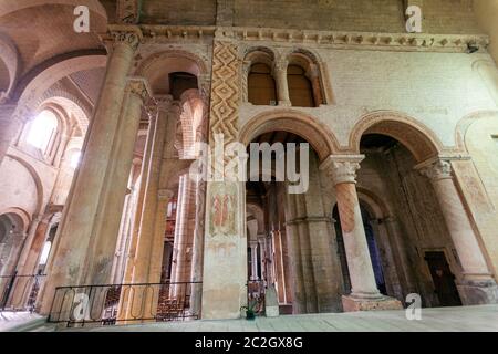 Intérieur de l'église Saint-Hilaire le Grand, Poitiers, Nouvelle-Aquitaine, France Banque D'Images