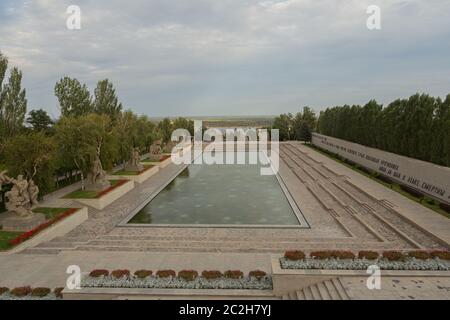 Volgograd, Russie. Le groupe sculptural place des héros et le complexe historique du lac de Tears Banque D'Images