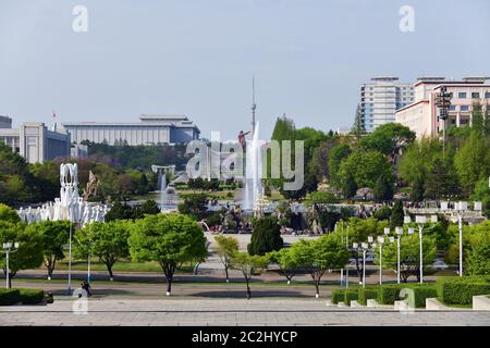 Pyongyang, Corée du Nord - 1er mai 2019 : vue de la capitale du centre-ville de Pyongyang, en Corée du Nord, depuis la Maison d'étude des grands peuples Banque D'Images