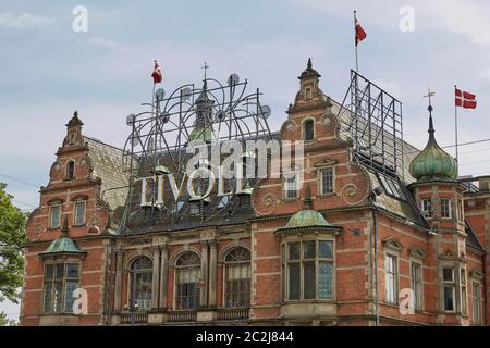 Porte d'entrée principale du parc d'attractions Tivoli de Copenhague, Danemark Banque D'Images