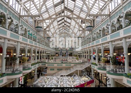 Intérieur du centre commercial St. Stephen's Green à Dublin, République d'Irlande, Europe Banque D'Images