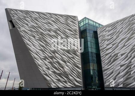 Le musée Titanic Belfast est situé à Belfast, Irlande du Nord, Royaume-Uni, Europe Banque D'Images