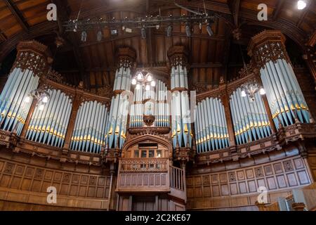 Orgue à pipe dans la salle principale du Guildhall à Derry, Irlande du Nord, Royaume-Uni, Europe Banque D'Images
