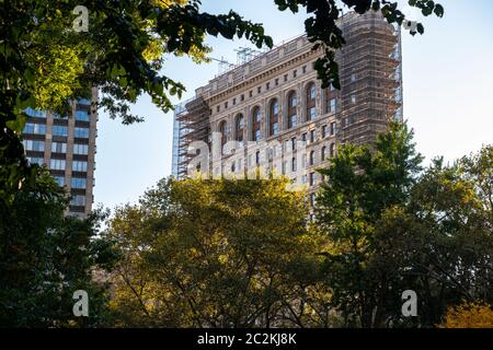 Couleur du feuillage d'automne du Madison Square Park Flatiron District dans Midtown Manhattan Banque D'Images