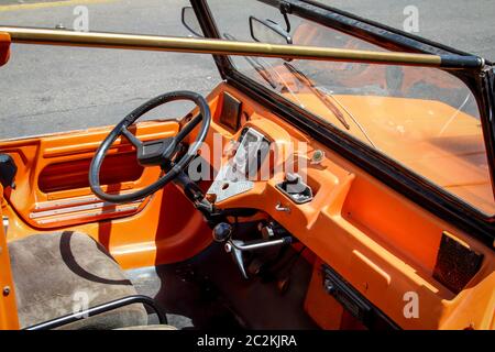 un vieux cabriolet vintage de style modéré Banque D'Images