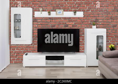 Mettre en valeur l'intérieur et d'une télévision LCD à écran plat à l'intérieur moderne salle de séjour Banque D'Images