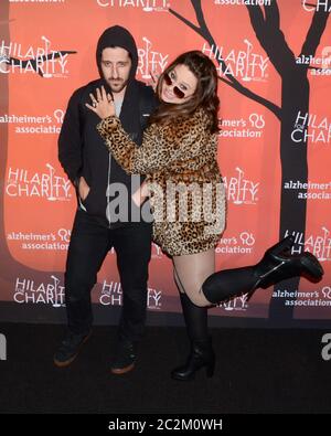 15 octobre 2016, Hollywood, Californie, États-Unis: Adam Shapiro et Katie Lowes participent au cinquième spectacle annuel de la hilarité pour la variété Charity. (Image crédit : © Billy Bennight/ZUMA Wire) Banque D'Images