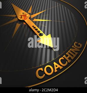 Coaching - contexte commercial. Aiguille de compas dorée sur un champ noir pointant vers le mot « Coaching ». Rendu 3D. Banque D'Images