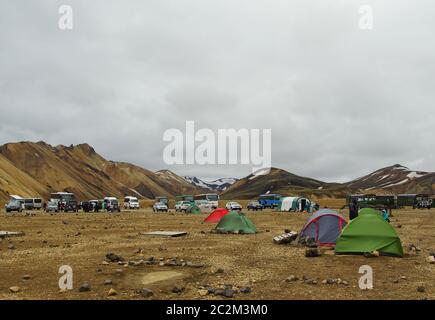 Matin d'été froid dans la vallée de Landmannalaugar, dans le sud de l'Islande Banque D'Images