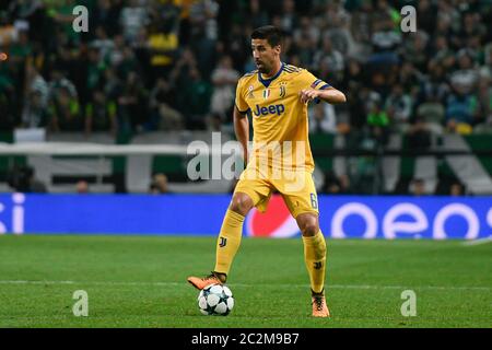 Sami Khedira de Juventus vu en action lors du match de football du groupe D de l'UEFA Champions League entre Sporting et Juventus à l'Estadio Alvalade XXI à Lisbonne.(score final : Sporting 1:1 Juventus) Banque D'Images