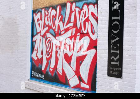 Les vies noires comptent Graffiti sur Glenwood Ave à Raleigh, en Caroline du Nord Banque D'Images