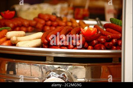 La viande préparée à partir de la grille, prêts à manger, avec du poivre rouge Banque D'Images