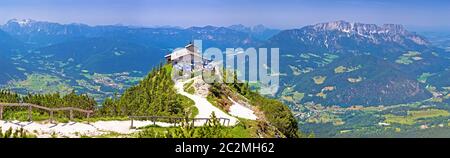 Eagle's Nest ou Kehlsteinhaus hideout sur le rocher au-dessus de paysages alpins, Berchtesgadener Land, Bavière, Allemagne Banque D'Images