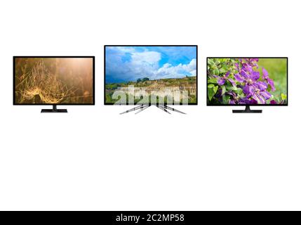 Moniteurs de télévision isolés sur fond blanc. Moniteurs TV montrant des images de la nature. moniteur 4k Banque D'Images