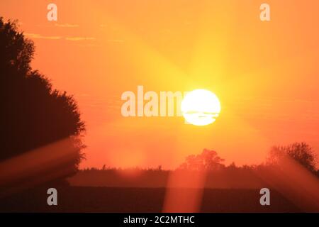 Orange vif, jaune, starr coucher de soleil dans le Kansas Banque D'Images