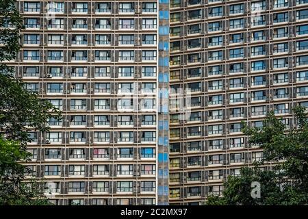 Fenêtres dans les bâtiments résidentiels élevés et blocs d'appartements à Chengdu, Chine Banque D'Images