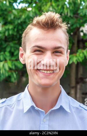 Smiling young man Banque D'Images