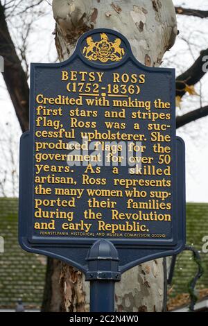 Philadelphie, États-Unis - 14 décembre 2019 : plaque commémorative à la maison Betsy Ross. L'endroit où le marqueur Betsy Ross a vécu quand on dit qu'elle a des Banque D'Images