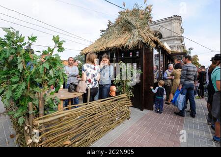 Chisinau, République de Moldova - 1 octobre 2016 : Journée nationale de célébration au vin la place centrale de la capitale Banque D'Images