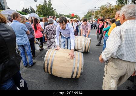 Chisinau, République de Moldova - 1 octobre 2016 : Journée nationale de célébration au vin la place centrale de la capitale Banque D'Images