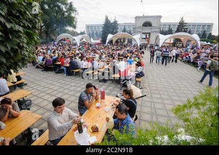 Chisinau, République de Moldova - 1 octobre 2016 : Journée nationale de célébration au vin la place centrale de la capitale Banque D'Images