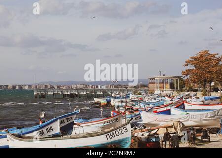 Pomorie, Bulgarie - - 06 novembre 2019 : Pomorie est une ville et station balnéaire dans le sud-est de la Bulgarie, situé sur une étroite péninsule rocheuse à Burgas Banque D'Images